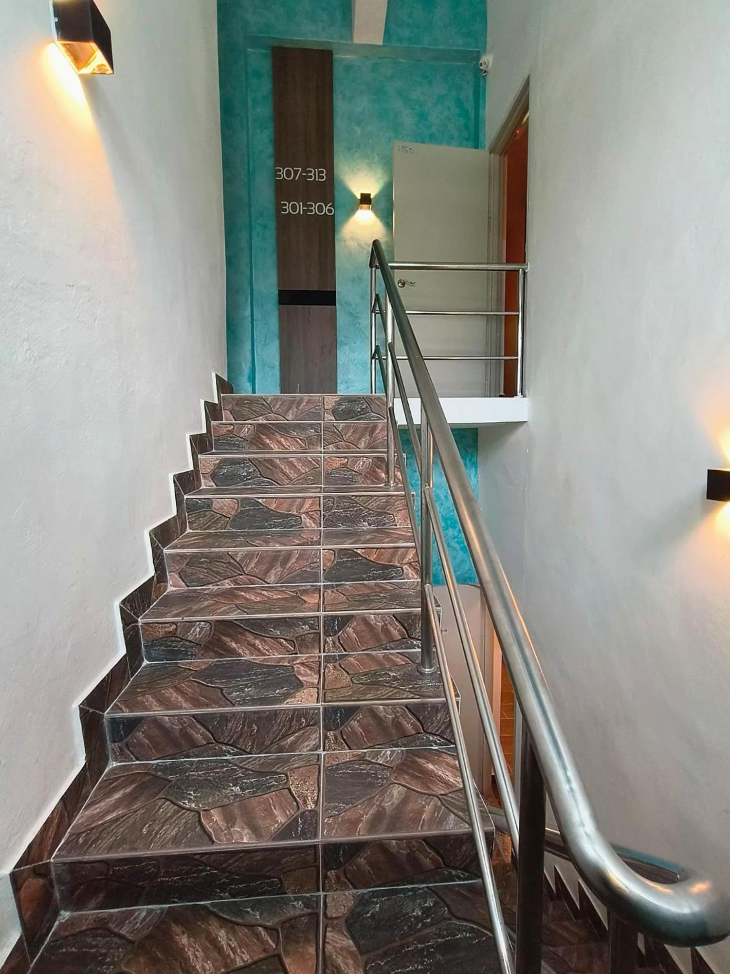 Red'S Hotel Бинтулу Экстерьер фото