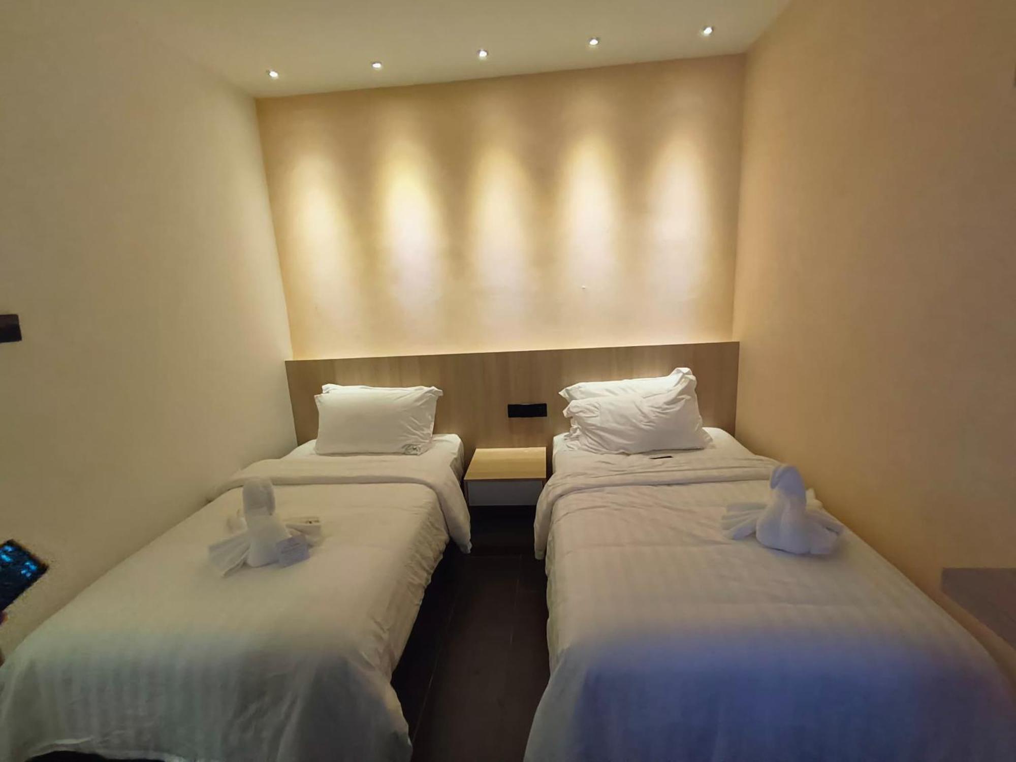 Red'S Hotel Бинтулу Экстерьер фото
