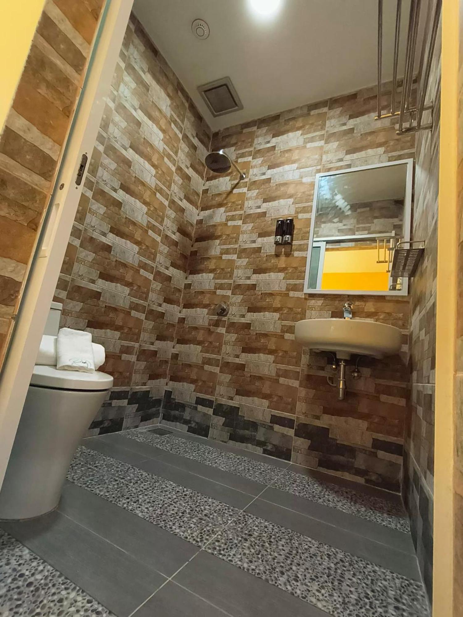Red'S Hotel Бинтулу Экстерьер фото